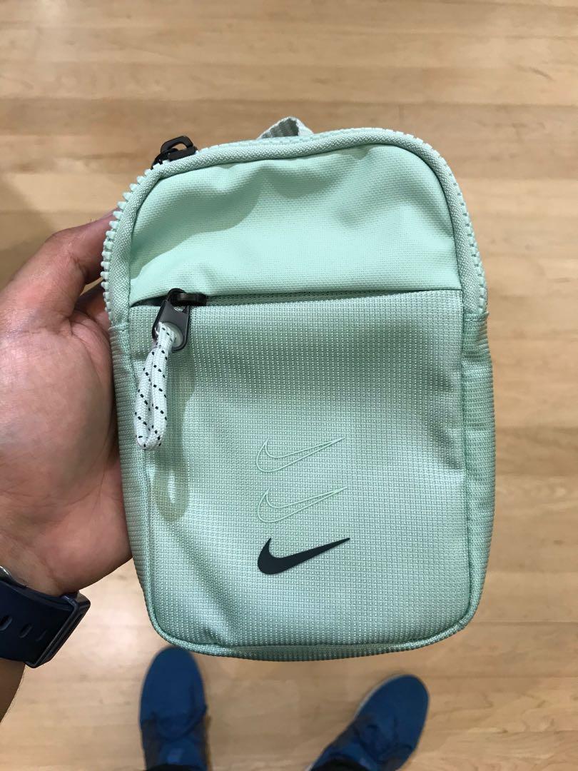 nike essentials sling pack
