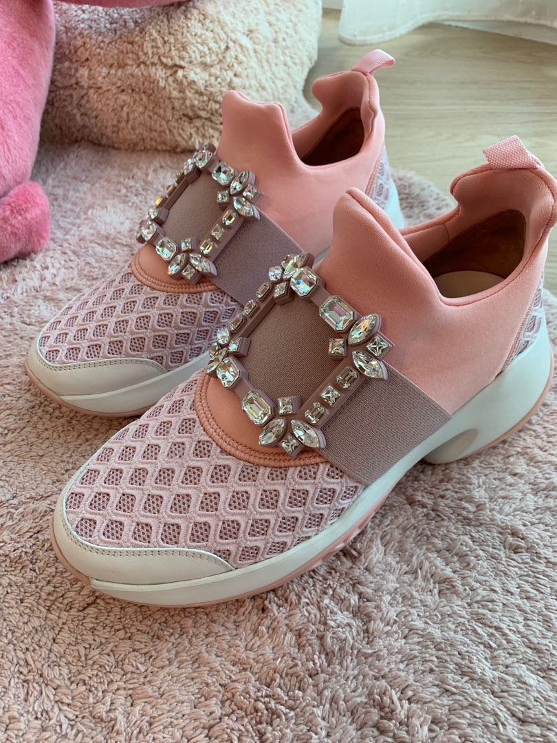 Roger vivier pink discount shoes