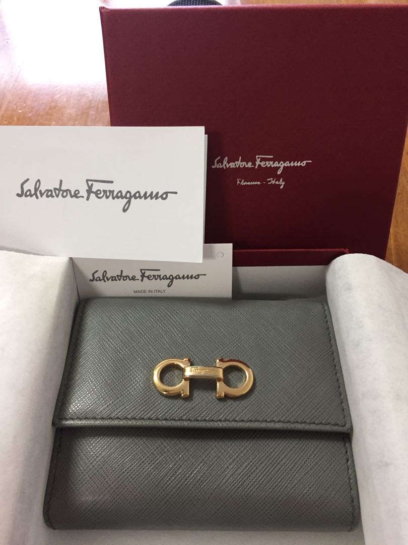 ferragamo wallet