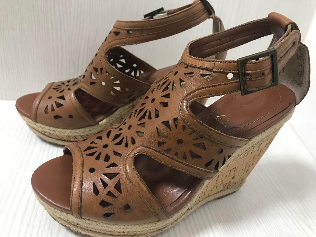 hush puppy wedge sandals