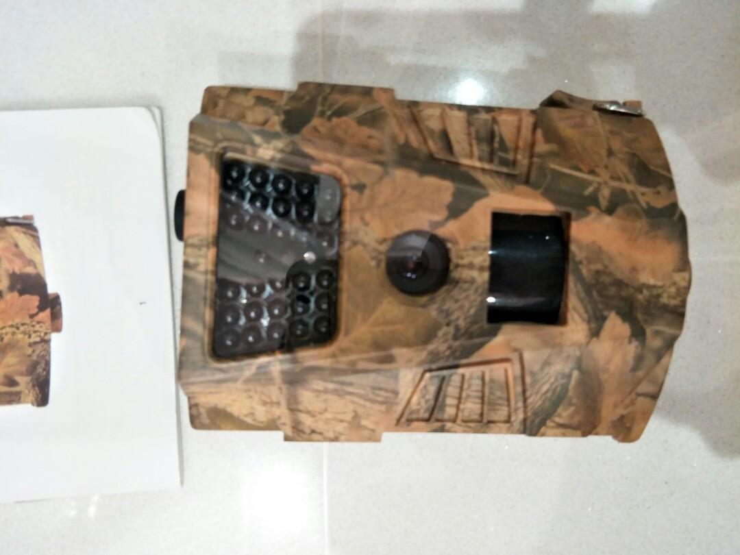 Trail camera (Category: Cameras) located in Singapore. Submitted by factoryunlimited (Listing ID 1012824449, Image 2). Description: Trail camera i buy brand new at $40. Dont know how to configure. Now selling off. Price reduce from $23 to $19. Grab it!.