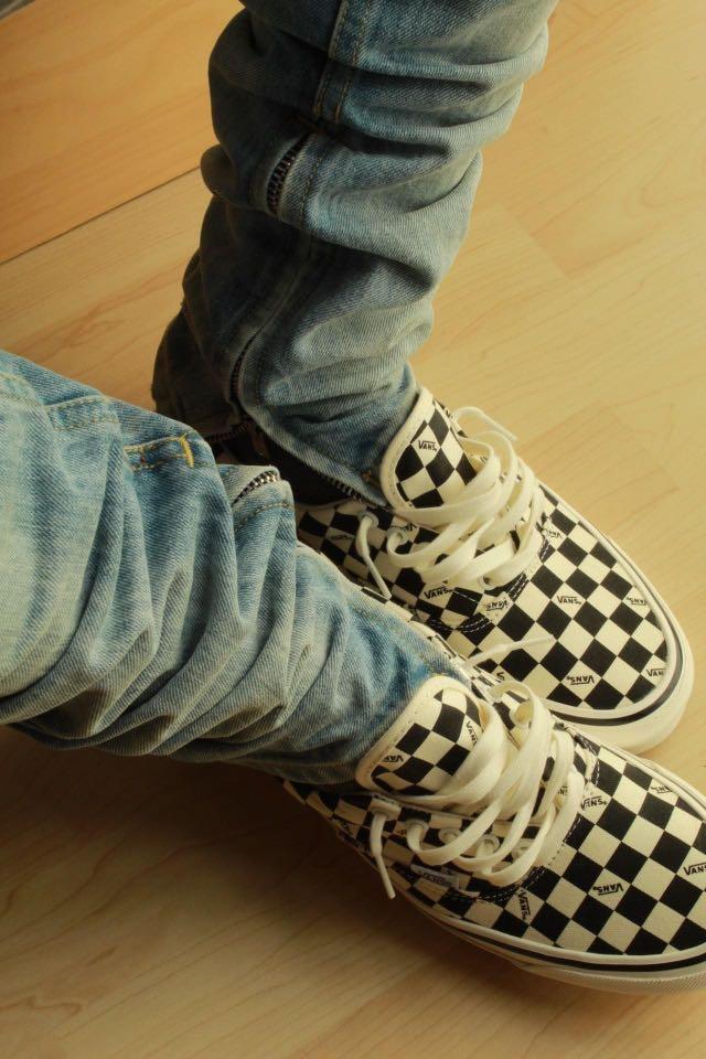 Vans vault discount checkerboard on feet