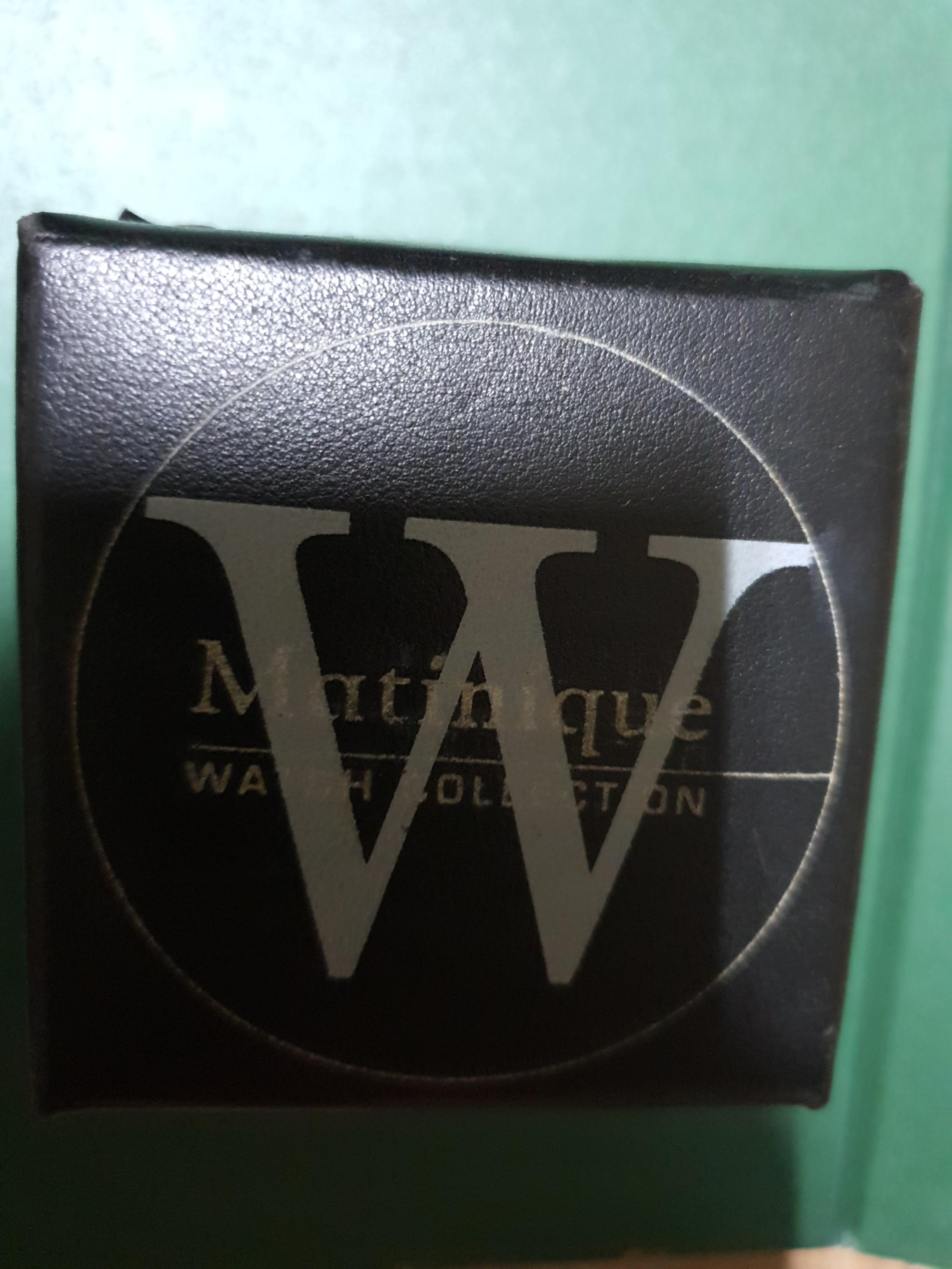 Watch (Category: Men's Watches) located in Singapore. Submitted by lsyjo (Listing ID 1012852012, Image 3). Description: Authentic watch. Good condition and comes with box. Need to change battery..