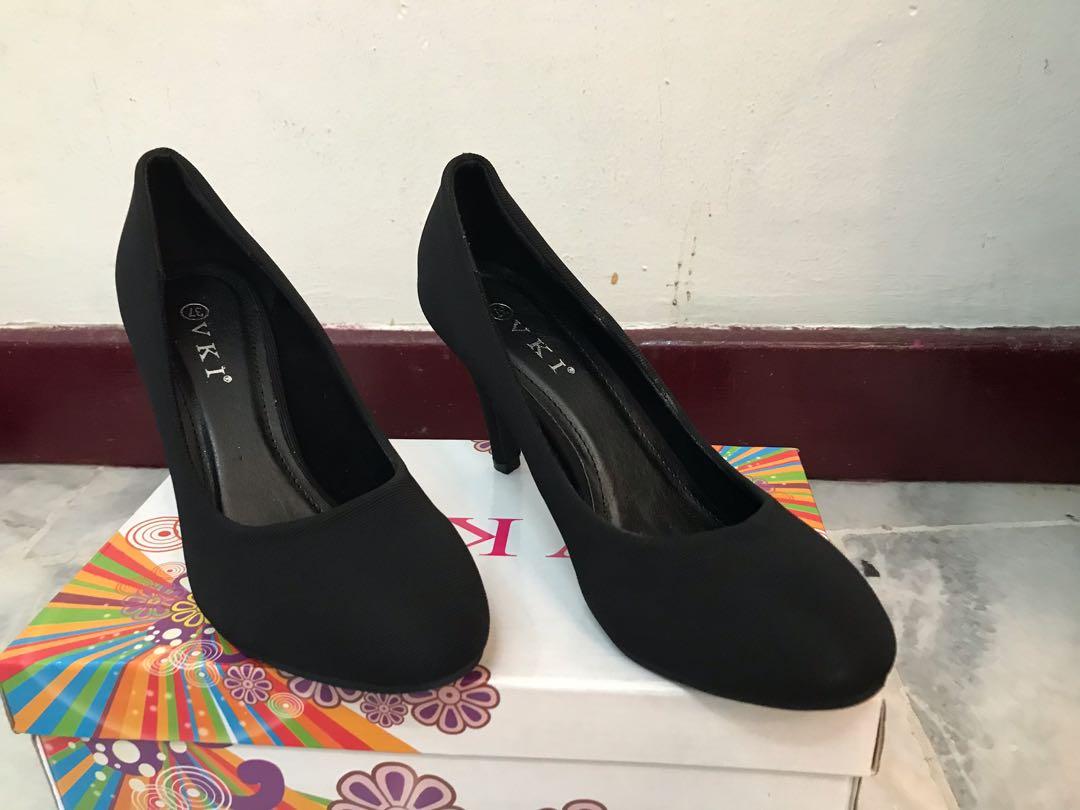 shoe size 37 womens