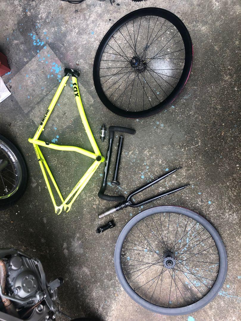 XDS FIXED GEAR, Sports, Bicycles on