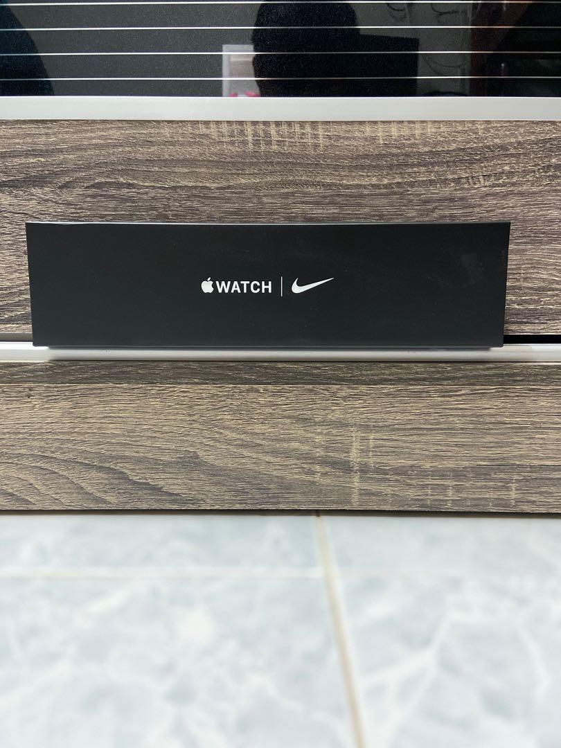 APPLE WATCH 5 SERIES 44mm (NIKE EDITION), Mobile Phones & Gadgets