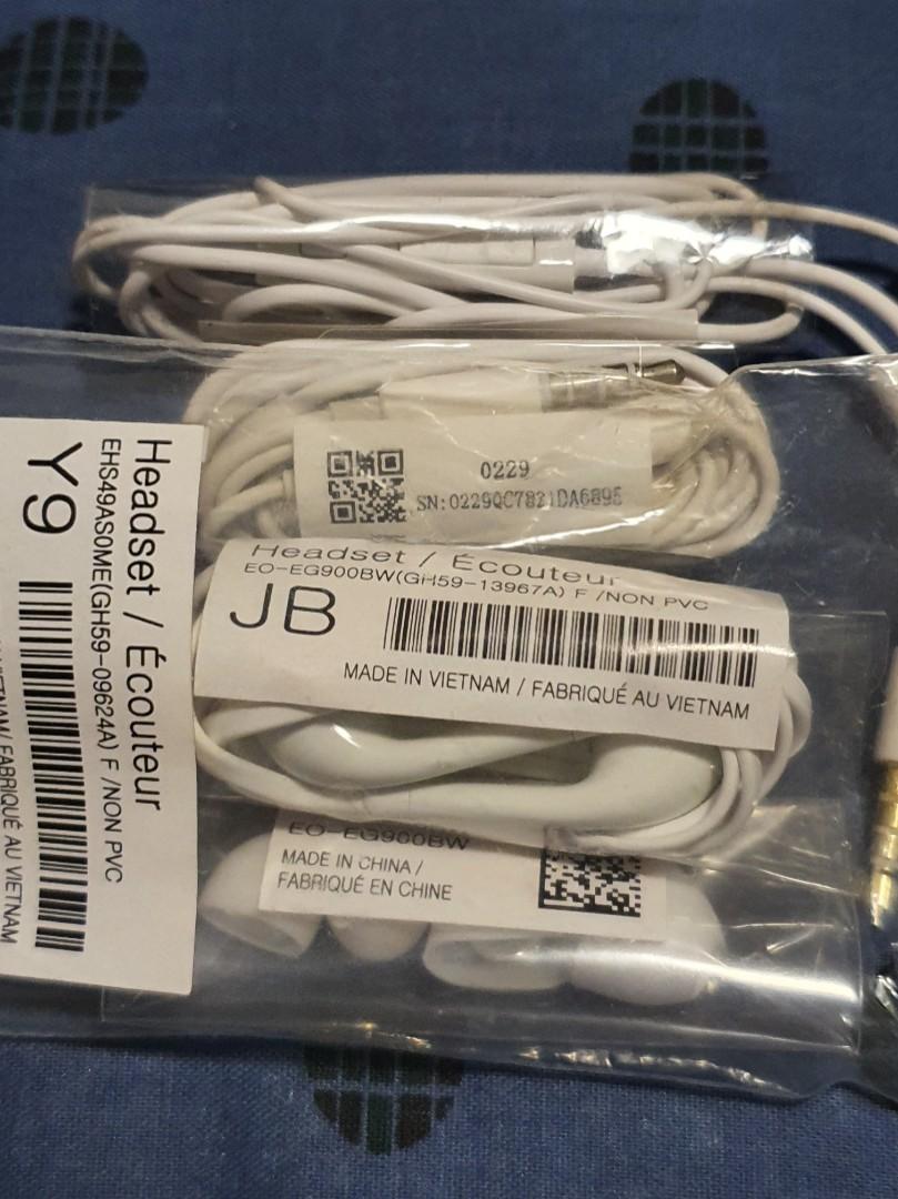 Assorted accessories (Category: Other Mobile & Gadget Accessories) located in Quezon City. Submitted by RSTRS (Listing ID 1012667049, Image 2). Description: Brandnew came with my smartphones phones Original Adaptive Charger from s10 plus - 900 Original micro usb OTG (onhand: 2) - 400 Samsung earphones w/ mic and extra buds(onhand: 3) - 700 Iphone earphones 3.5mm w/ mic & volume control - 850 Old Apple earphone 3.5mm w/ mic & volume control - 850 