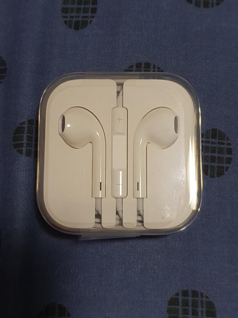 Assorted accessories (Category: Other Mobile & Gadget Accessories) located in Quezon City. Submitted by RSTRS (Listing ID 1012667049, Image 3). Description: Brandnew came with my smartphones phones Original Adaptive Charger from s10 plus - 900 Original micro usb OTG (onhand: 2) - 400 Samsung earphones w/ mic and extra buds(onhand: 3) - 700 Iphone earphones 3.5mm w/ mic & volume control - 850 Old Apple earphone 3.5mm w/ mic & volume control - 850 