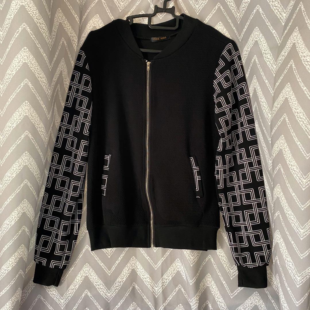 Bomber jacket (Category: Longsleeves) located in Kota Kinabalu. Submitted by thegypsymonroe (Listing ID 1012988219, Image 1). Description: •9/10 • can fit from size S to M • pm me for more details .