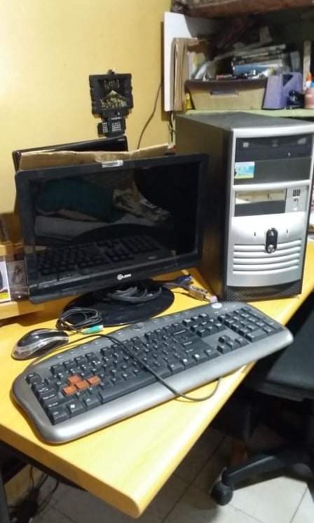 Desktop Computer (Category: Desktops) located in Quezon City. Submitted by porin_desu (Listing ID 1013043830, Image 1). Description: Anyone needs desktop computer for the upcoming school year? 🙂 I'm selling my old PC with free office chair desktop table. ☑️ Qube 19" monitor ☑️ A4 tech Wired Keyboard & Mouse FULL DISCLOSURE: The OS and CPU might need upgrading because Windows XP pa 'yung OS nito. But you can still do basic typing and online resea