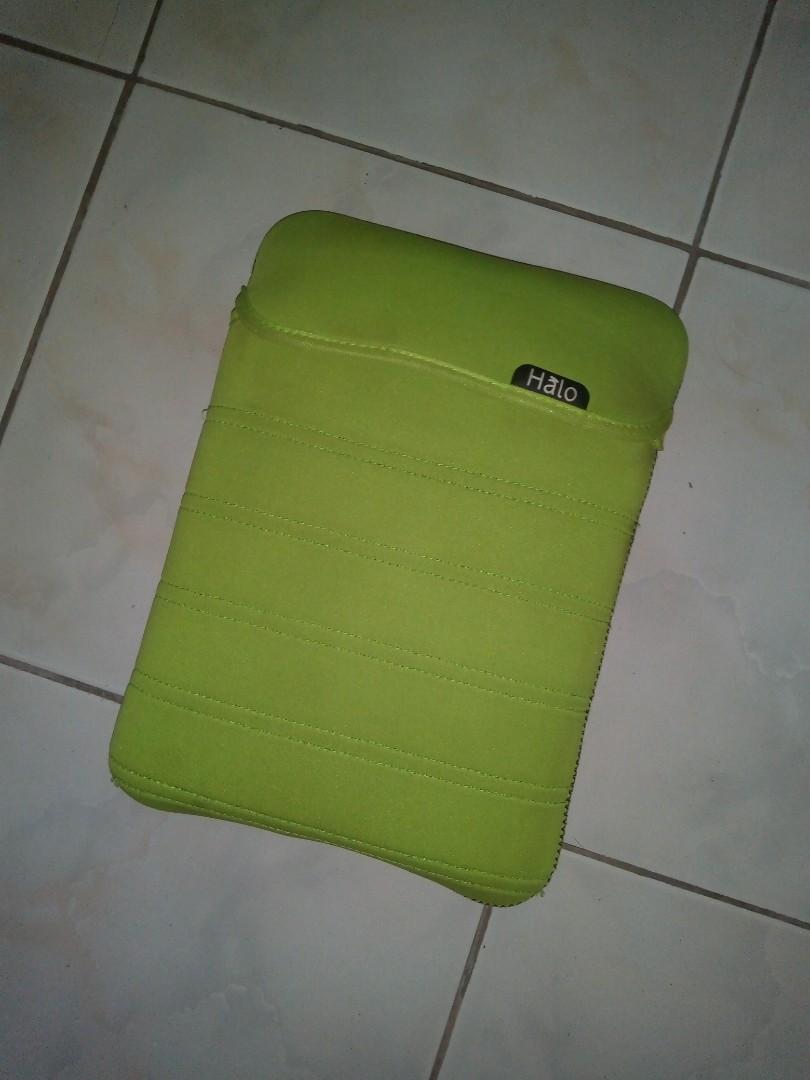 Halo 13" reversible laptop sleeve (Category: Laptop Bags & Sleeves) located in Quezon City. Submitted by sweetlikesoju (Listing ID 1012930069, Image 2). Description: 👥 No meet-ups for safety purposes 📦 GoGo Xpress / Grab Express / Mr. Speedy from Novaliches, QC 💳 GCash / coins.ph / PayMaya / PayPal / BPI.