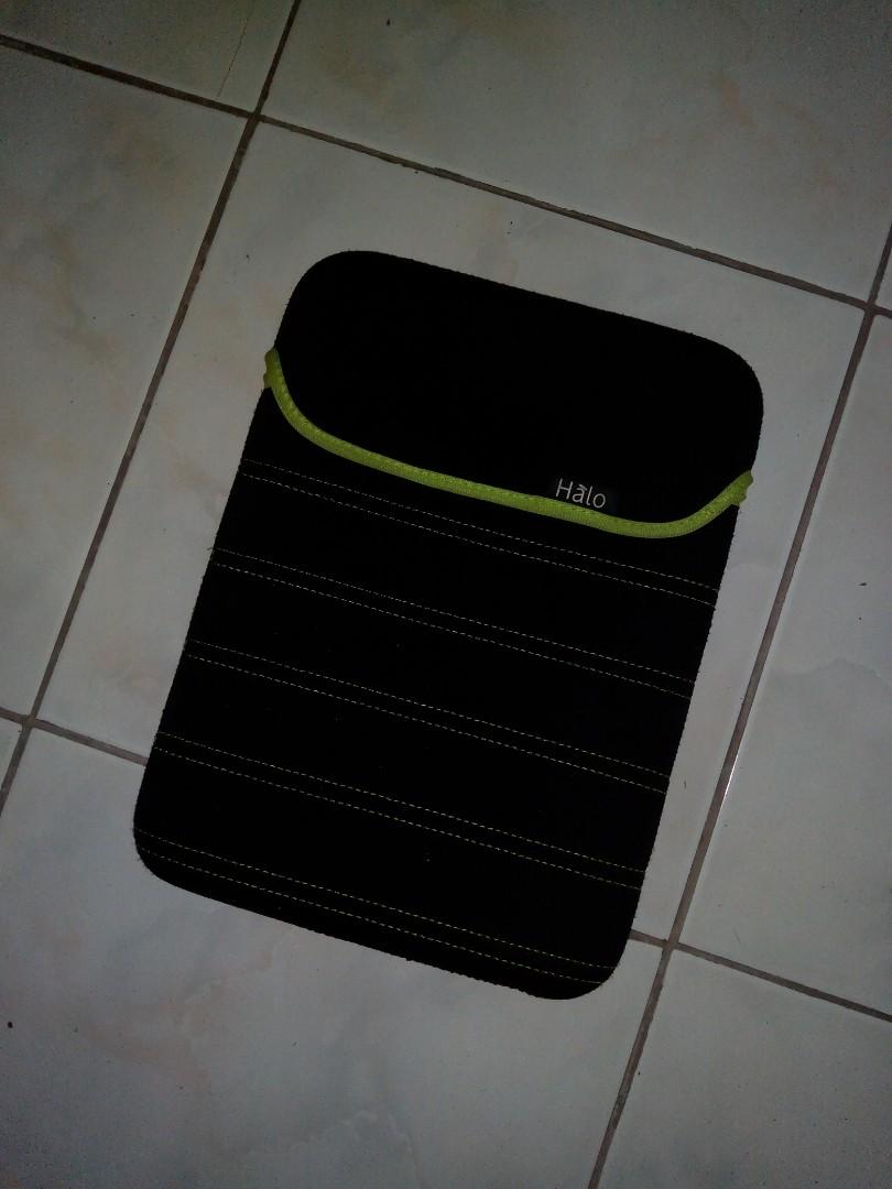 Halo 13" reversible laptop sleeve (Category: Laptop Bags & Sleeves) located in Quezon City. Submitted by sweetlikesoju (Listing ID 1012930069, Image 1). Description: 👥 No meet-ups for safety purposes 📦 GoGo Xpress / Grab Express / Mr. Speedy from Novaliches, QC 💳 GCash / coins.ph / PayMaya / PayPal / BPI.