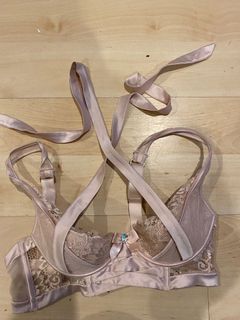(Category: ) located in . Submitted by Fluer (Listing ID 1012971087, Image 1). Description: .
