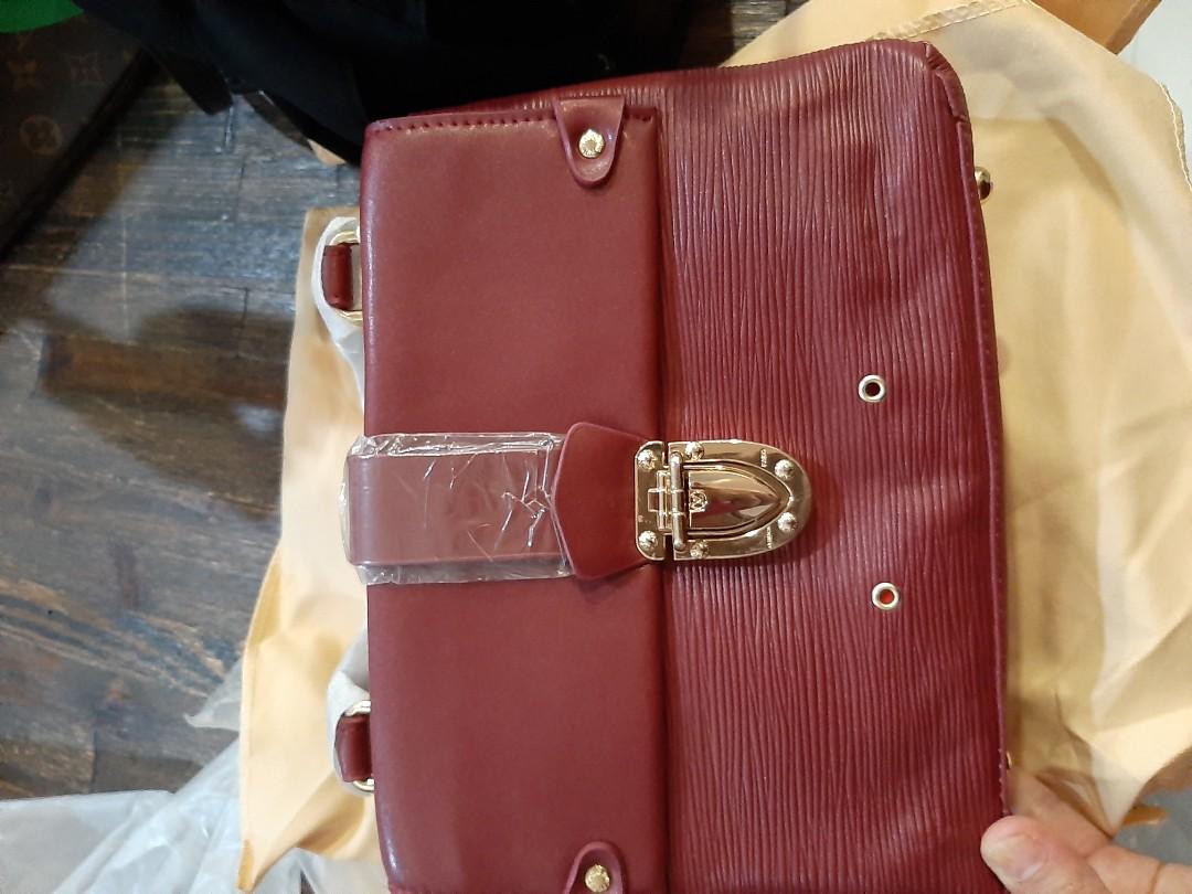 LV Bag (Category: Tote Bags) located in Iloilo. Submitted by olekhanza (Listing ID 1012927724, Image 2). Description: LV Bag with sling,dustbag carecard. Top Grade AAA Quality Meet up Iloilo Area We ship via LBC and JRS. Feel free to chat for more details 😊😊.