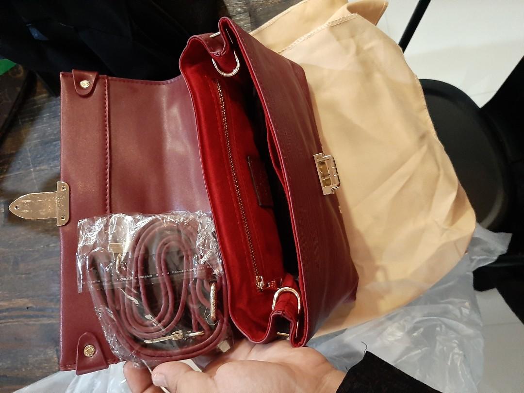 LV Bag (Category: Tote Bags) located in Iloilo. Submitted by olekhanza (Listing ID 1012927724, Image 1). Description: LV Bag with sling,dustbag carecard. Top Grade AAA Quality Meet up Iloilo Area We ship via LBC and JRS. Feel free to chat for more details 😊😊.