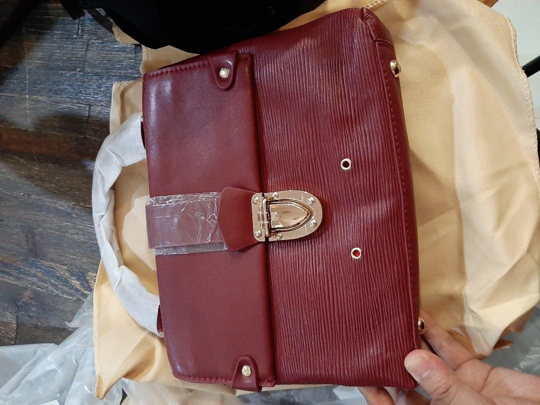 LV Bag (Category: Tote Bags) located in Iloilo. Submitted by olekhanza (Listing ID 1012927724, Image 3). Description: LV Bag with sling,dustbag carecard. Top Grade AAA Quality Meet up Iloilo Area We ship via LBC and JRS. Feel free to chat for more details 😊😊.