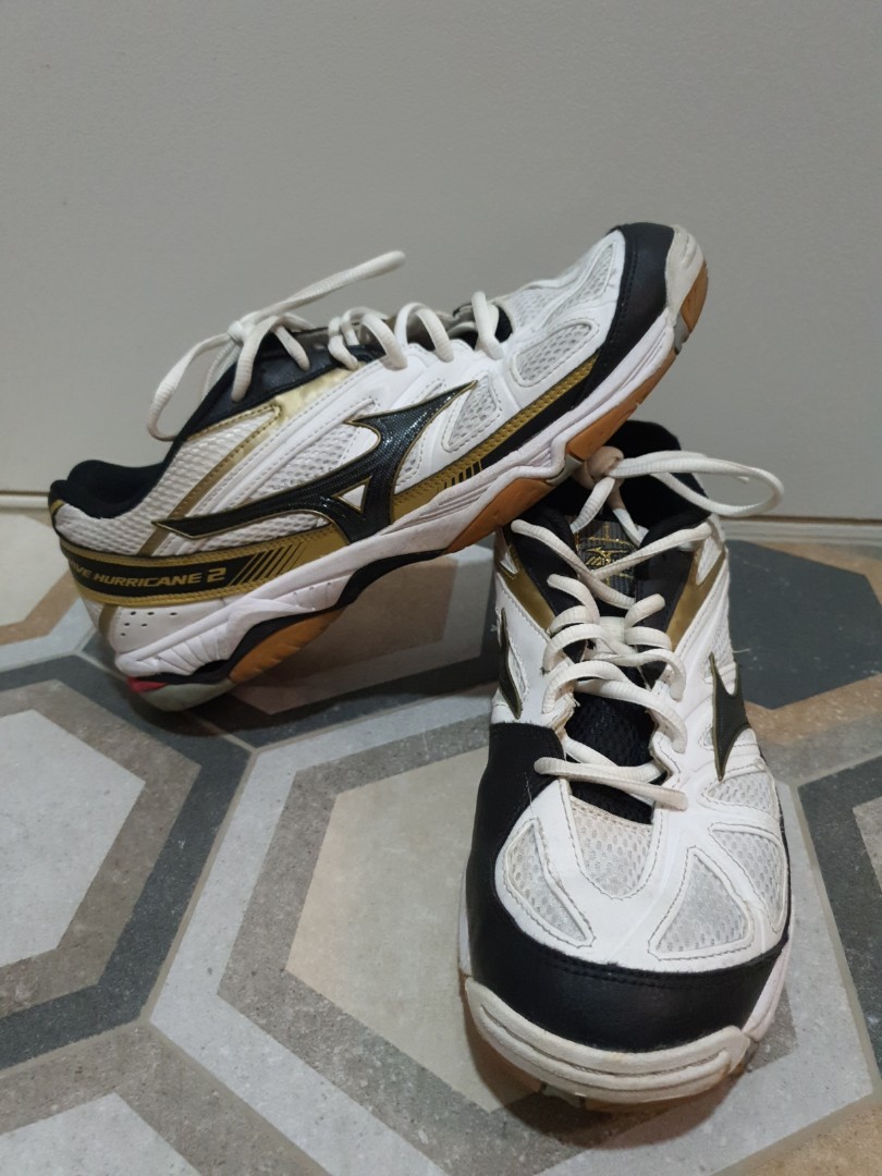 Mizuno wave hurricane gold hotsell