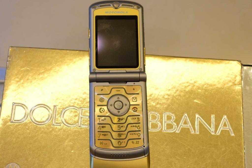 Motorola RAZR V3i Gold DOLCE & GABBANA Special Edition on Carousell