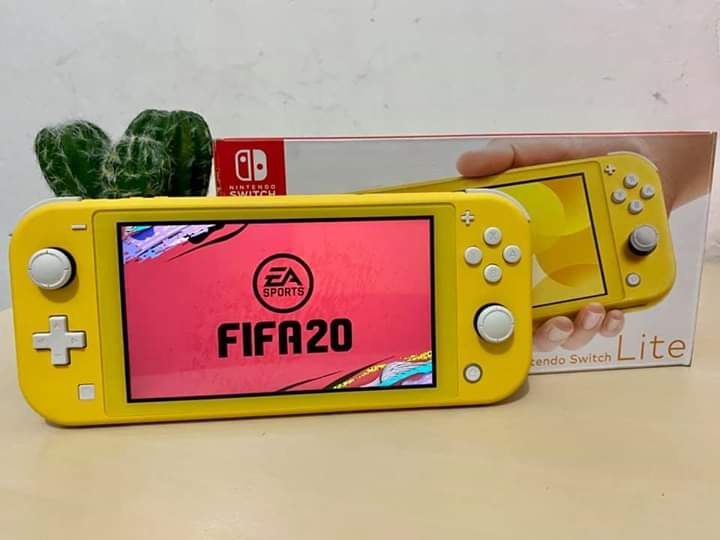 nintendo switch lite with fifa 20