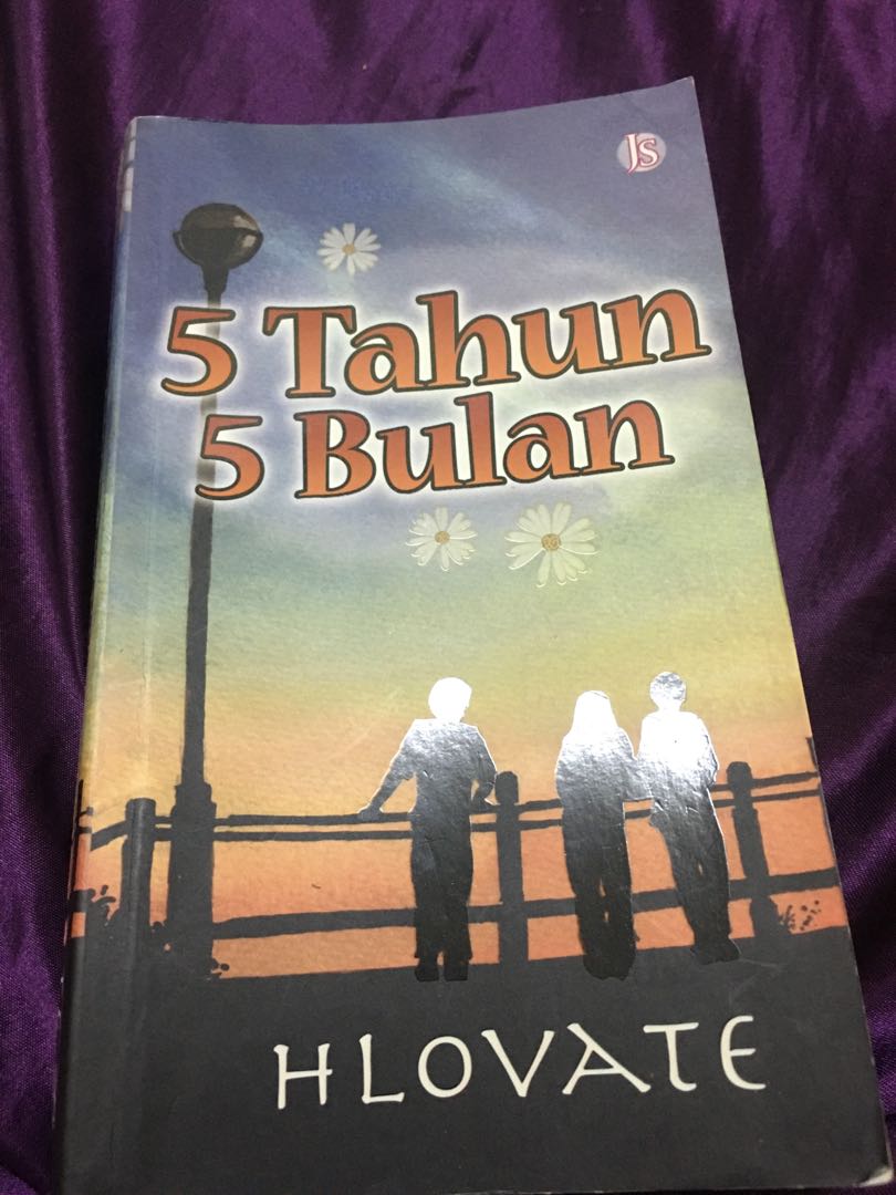 Novel Hlovate 5 Tahun 5 Bulan Books Stationery Books On Carousell