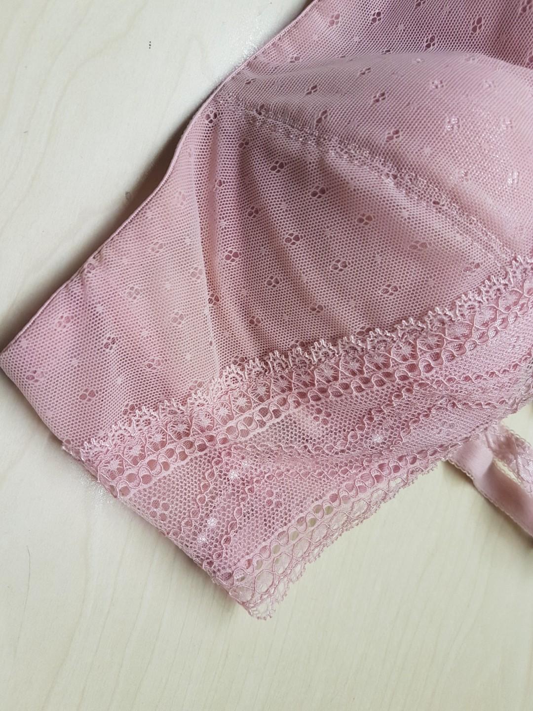 Pink lace push up bra （分類：襯衫）位於 Hong Kong。 由 connieho.ho 提交（商品編號 1013062472，圖片 3）。簡介： Sample stock 36 80。