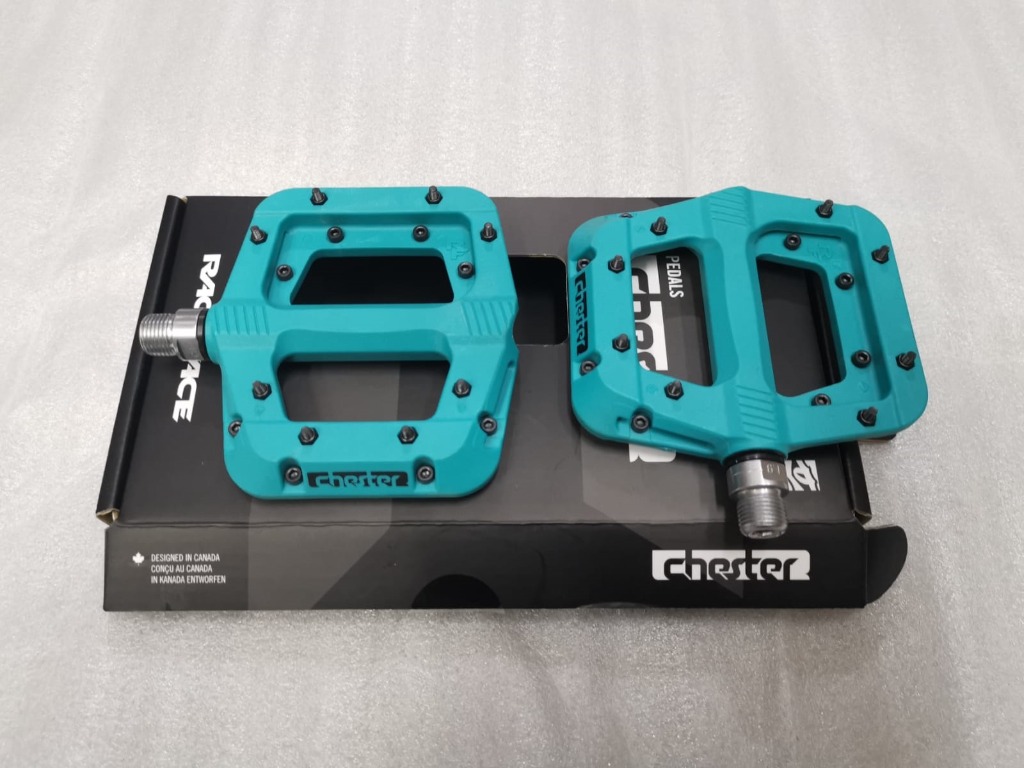 Turquoise mtb 2025 pedals
