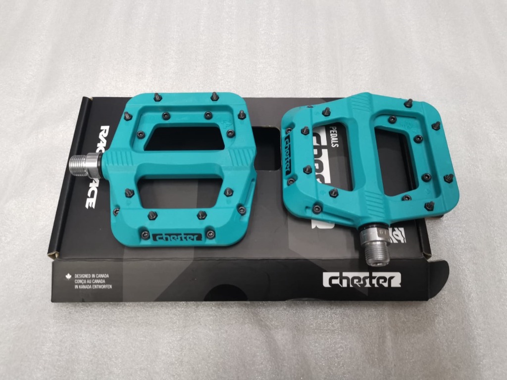 turquoise mtb pedals