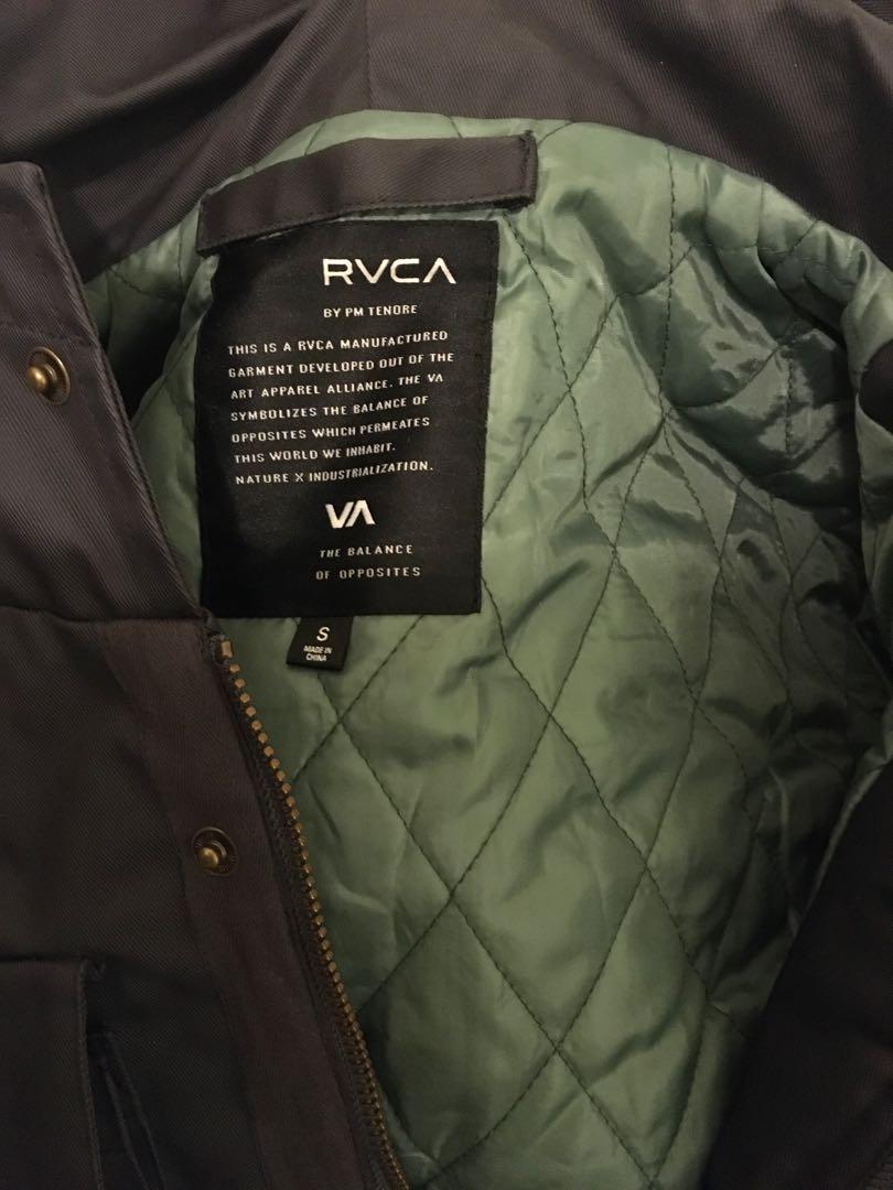 RVCA Jacket （分類：外套及戶外衣服）位於 Hong Kong。 由 reyes0039 提交（商品編號 1013066474，圖片 3）。簡介： 只著過幾次，非常新淨 深藍色，永不過時款式！ 如有需要更多資料，請隨時聯絡我！ 我會盡快回覆！。