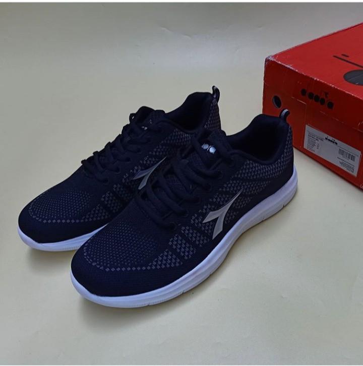 Sepatu Diadora Original Fesyen Pria Sepatu Sneakers Di Carousell