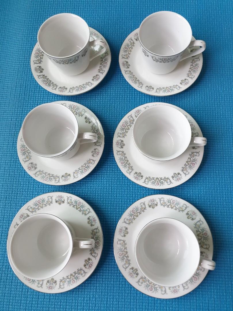 Tea set (Category: Coffee & Tea Tableware) located in Singapore. Submitted by minmin2015 (Listing ID 1013014347, Image 2). Description: Made in China tea set kept for more than 40 years. Brand new, to clear up storeroom..