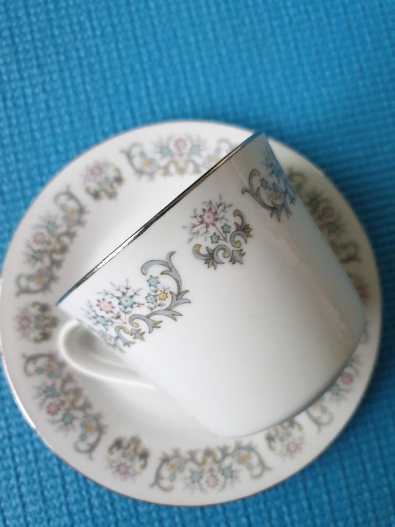 Tea set (Category: Coffee & Tea Tableware) located in Singapore. Submitted by minmin2015 (Listing ID 1013014347, Image 3). Description: Made in China tea set kept for more than 40 years. Brand new, to clear up storeroom..