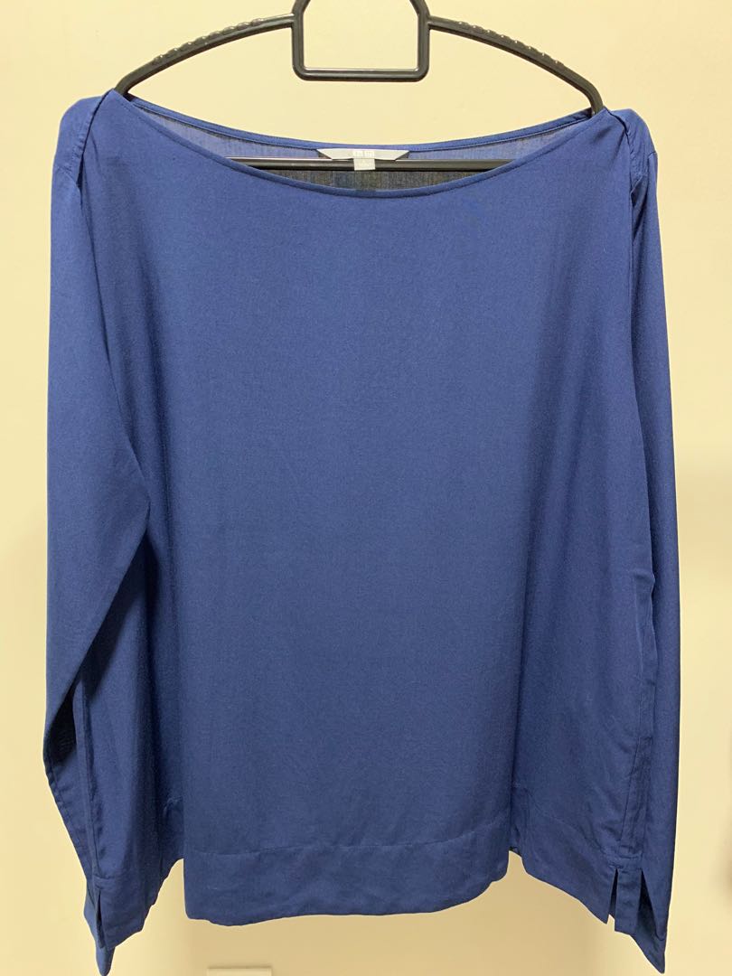 #10/10 Uniqlo top in dark blue, Women's Fashion, Tops, Blouses on Carousell