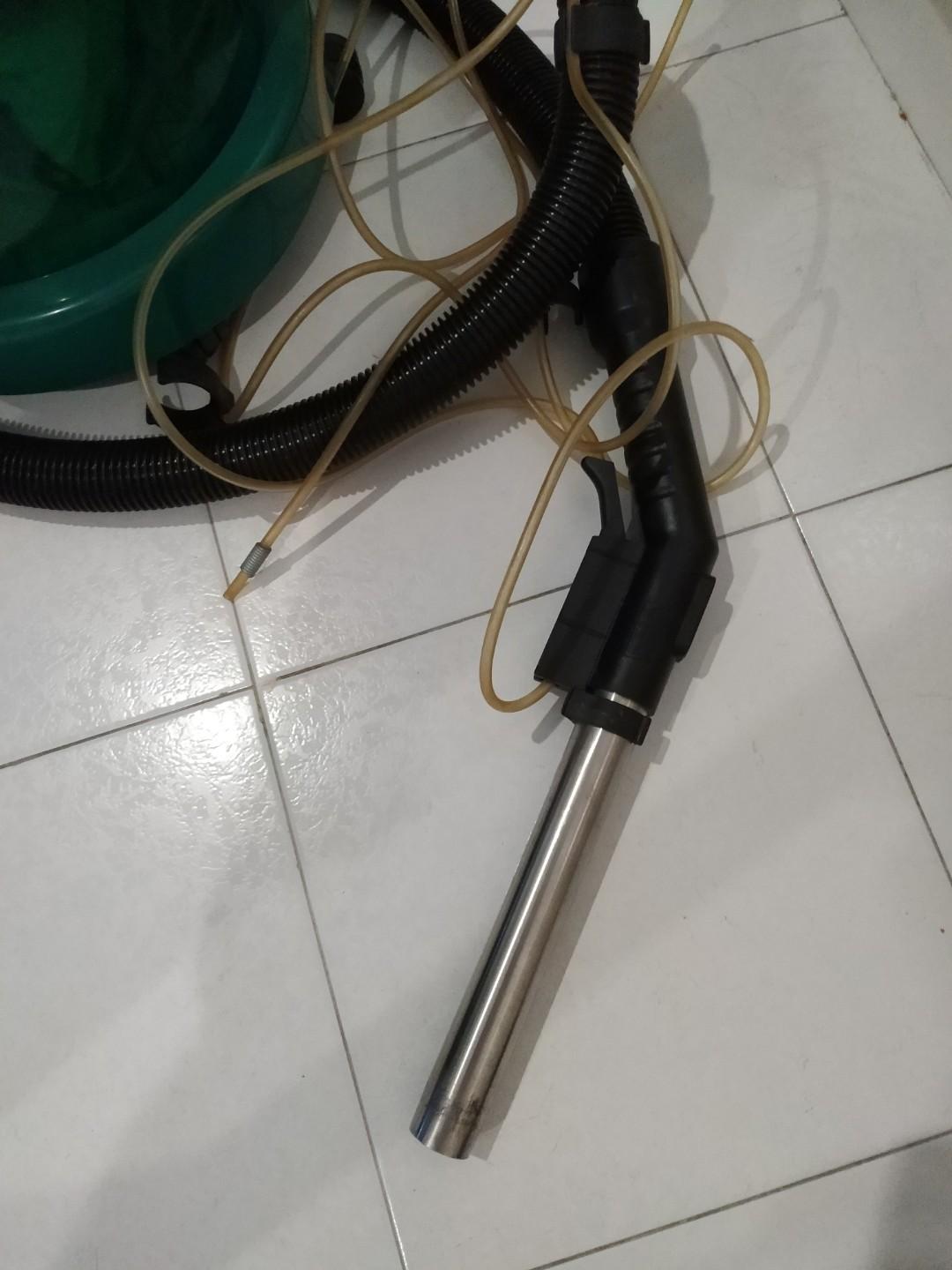 Price reduced. Vax vacuum cleaner heavy duty, can clean carpets, pet