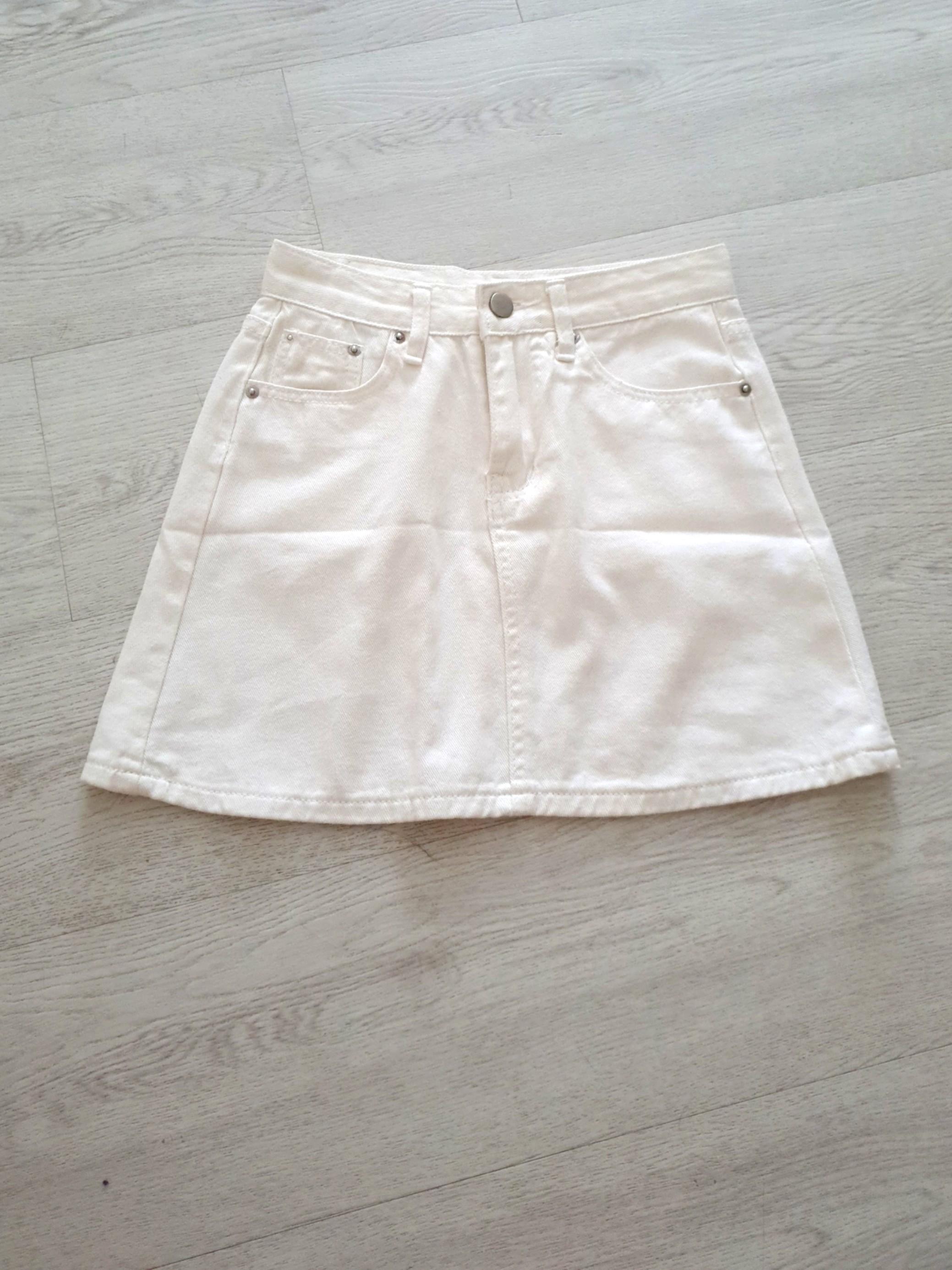 white denim skirt