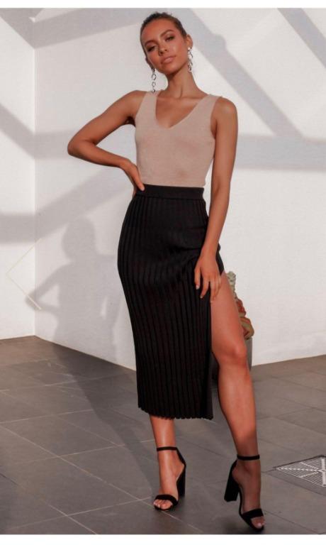 Whyte Valentyne Ribbed Midi Side Split Skirt, Women's Fashion, Bottoms,  Skirts on Carousell