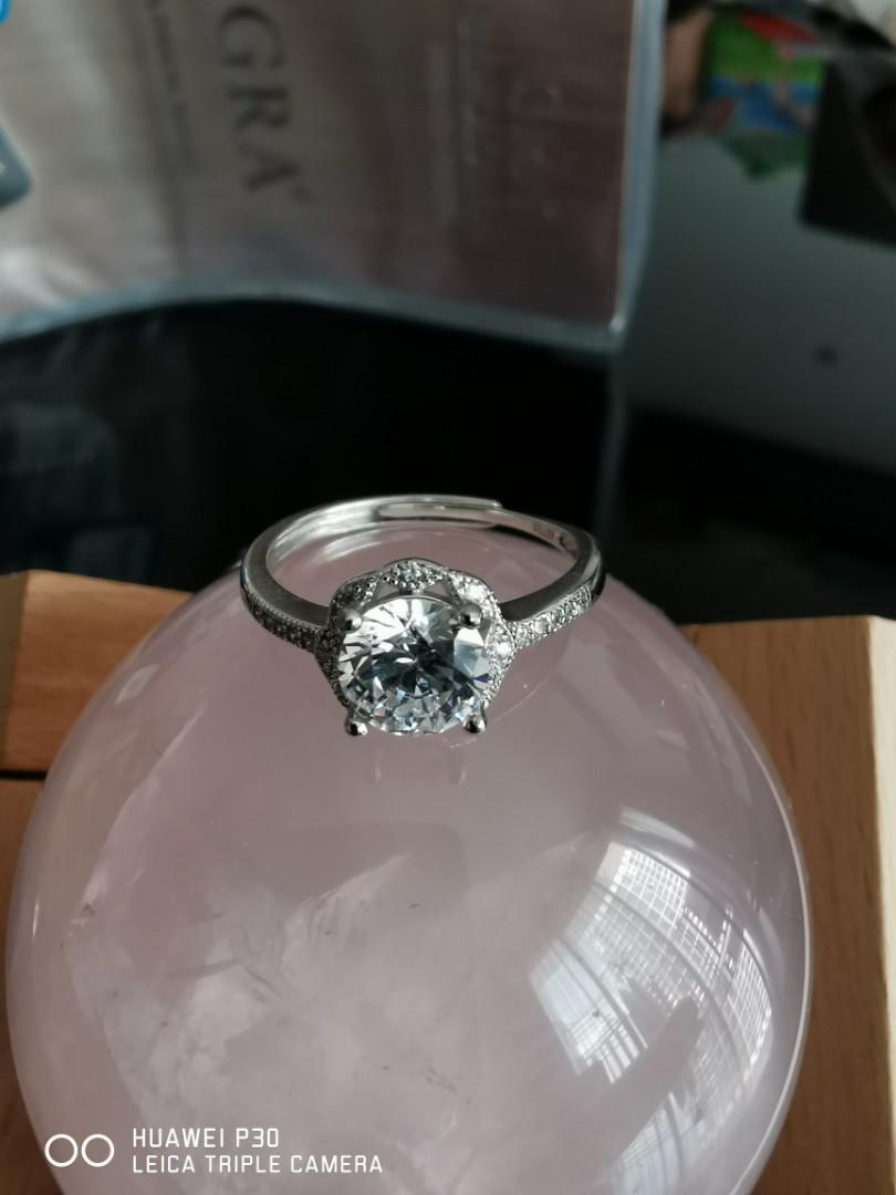 925 Silver Ring (Category: Necklaces) located in Shah Alam. Submitted by nessykelsey (Listing ID 1013339129, Image 1). Description: Mozanite ring come with certificate of originality of the stone..