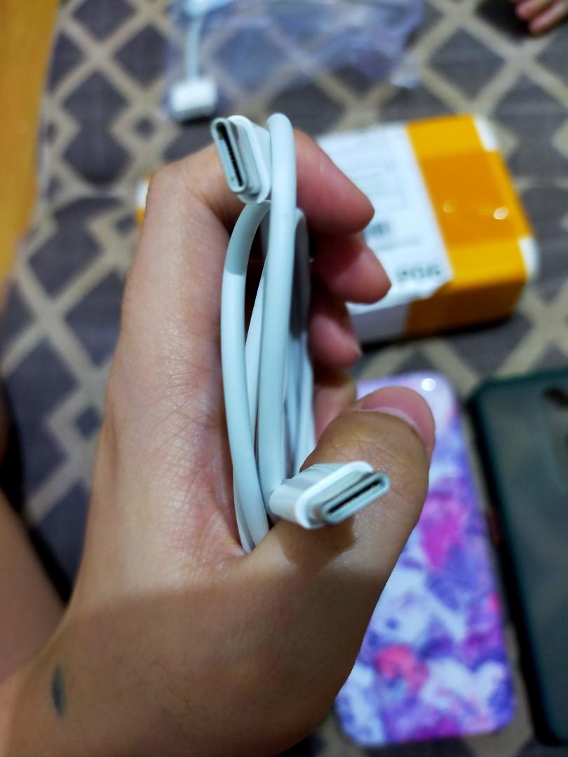 Ipad Pro Charger (Category: Chargers) located in Manila. Submitted by shopperzzzzz (Listing ID 1013379596, Image 2). Description: Good as new 25 watts Fast Charging (Not 18 watts).