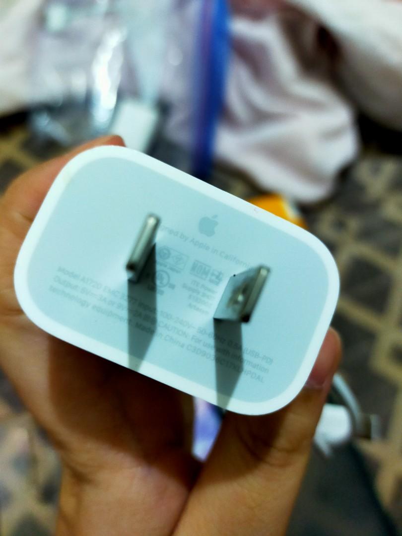 Ipad Pro Charger (Category: Chargers) located in Manila. Submitted by shopperzzzzz (Listing ID 1013379596, Image 3). Description: Good as new 25 watts Fast Charging (Not 18 watts).