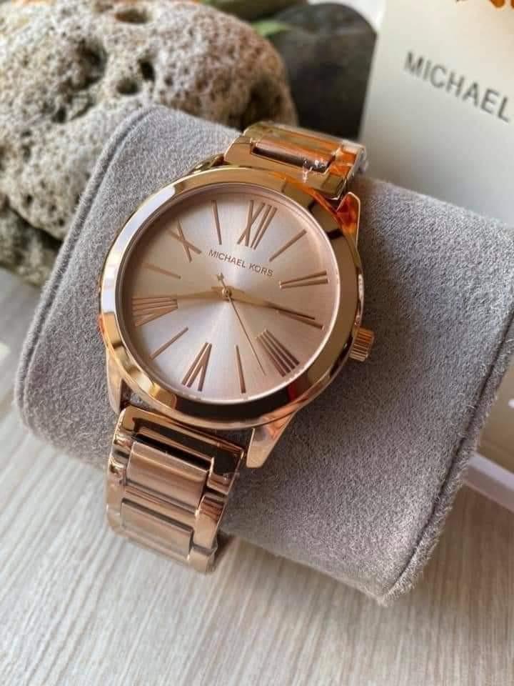 where does michael kors ship from