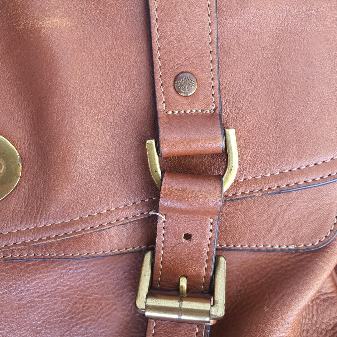 Authentic Mulberry Alexa (Category: Luxury Bags & Wallets) located in Manila. Submitted by denpaz (Listing ID 1013147844, Image 3). Description: Authentic Mulberry Alexa satchel bag with signs of use --thus priced low (see photos of piping and hardware) still slightly negotiable, please send in your offers. guaranteed authentic or money back.