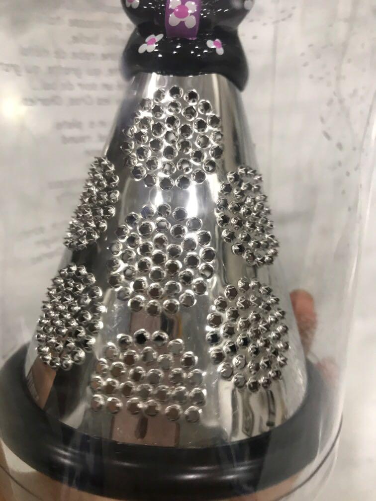 BRAND NEW Nonna Pylones grater, Furniture & Home Living, Kitchenware