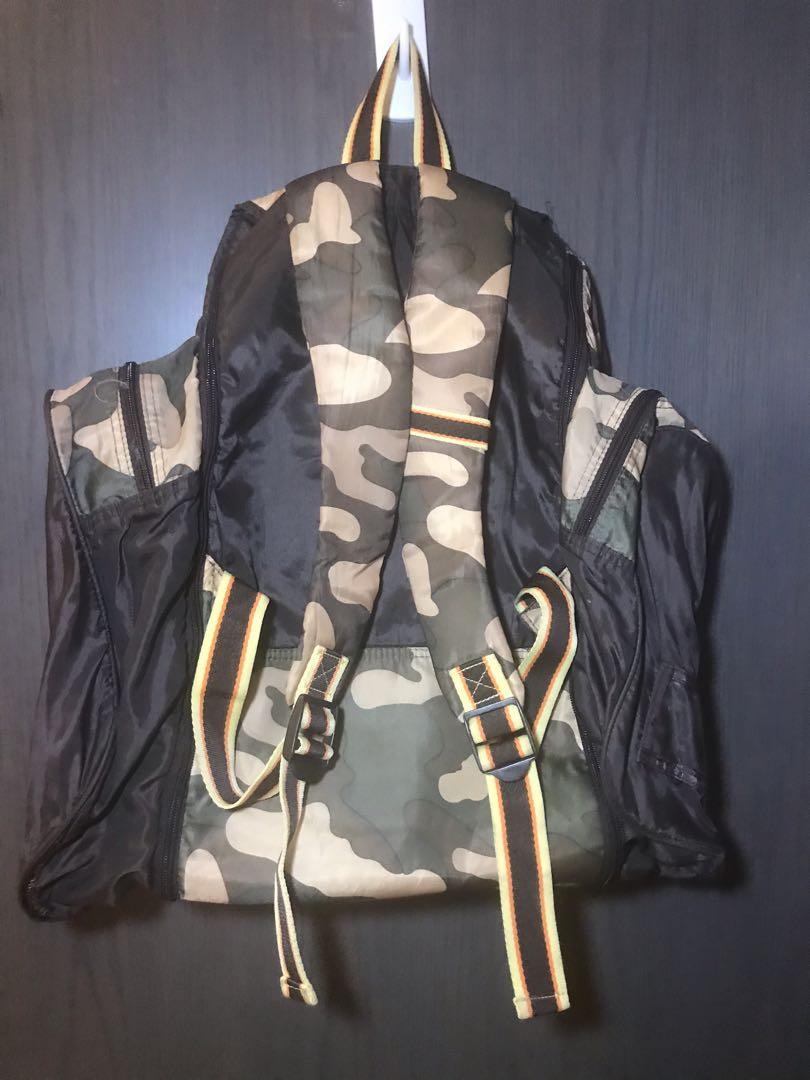 camou backpack (Category: Backpacks) located in San Juan City. Submitted by outlet18 (Listing ID 1013316607, Image 3). Description: 9.9/10 condition authentic Gap very light to carry with many pockets & expandable side pockets no issues good as new.