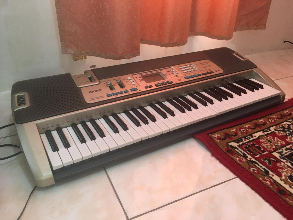 CASIO LK 215 LIGHTING KEYBOARD