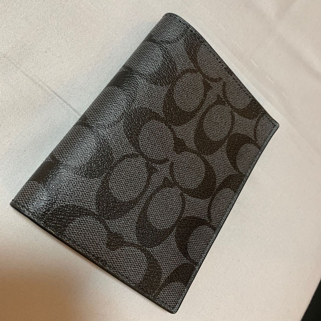 COACH passport holder, Men's Fashion, Watches & Accessories, Wallets