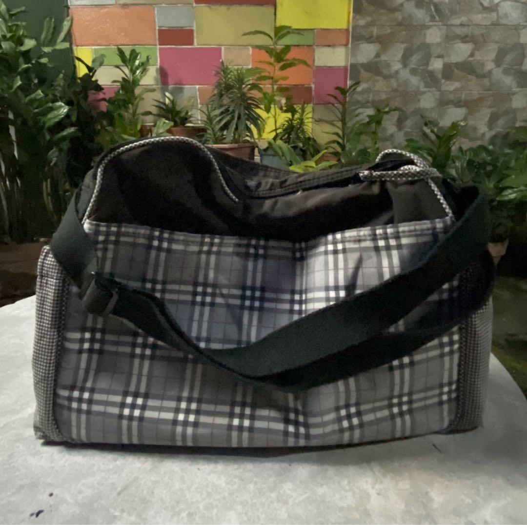 Graco Classoc Diaper Bag (Category: Diaper Bags & Wetbags) located in Valenzuela. Submitted by edpablo123 (Listing ID 1013323092, Image 2). Description: Graco Classoc Diaper Bag - Spacious interior to carry all your baby-care essentials. - All zipper working smoothly Note: Small scratch at the tip of the bottom part (as highlighted and shown in the pictures).