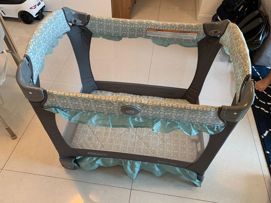 Graco travel lite baby store crib & portable playard