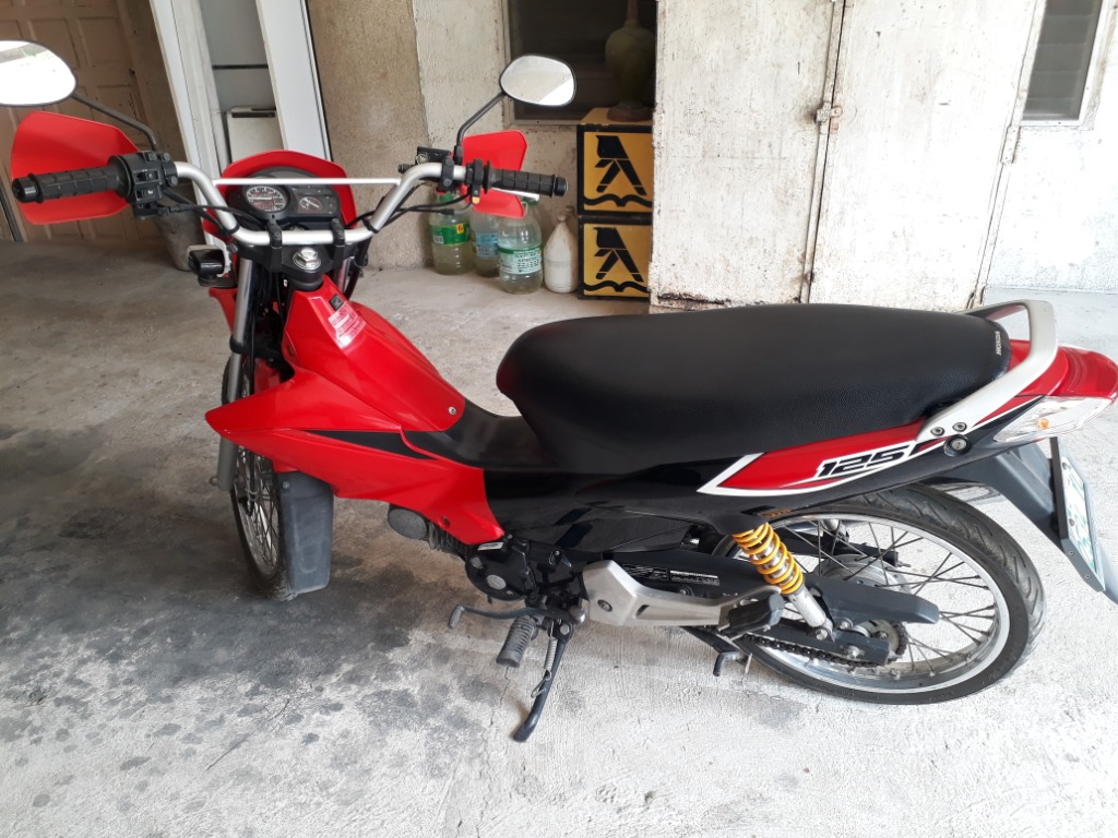 Xrm store 125 red