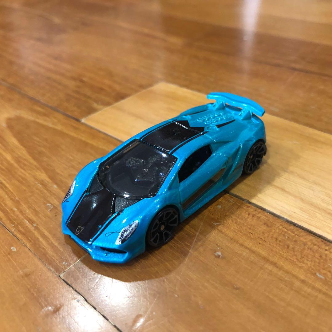 hot wheels lamborghini sesto elemento gold