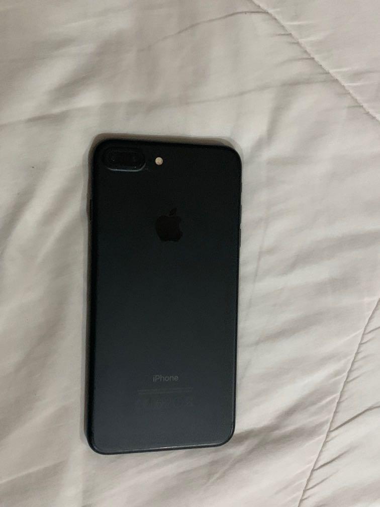Iphone 7 Plus (Category: iPhone 7 Series) located in Singapore. Submitted by leexay (Listing ID 1013336849, Image 2). Description: good condition iphone 7 plus condition 7/10 no defects or any internal damage only one small crack at front everything working fine using for 1.5 years .