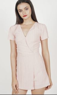 (Category: ) located in . Submitted by helpmegetmoreclothes (Listing ID 1013201287, Image 1). Description: .